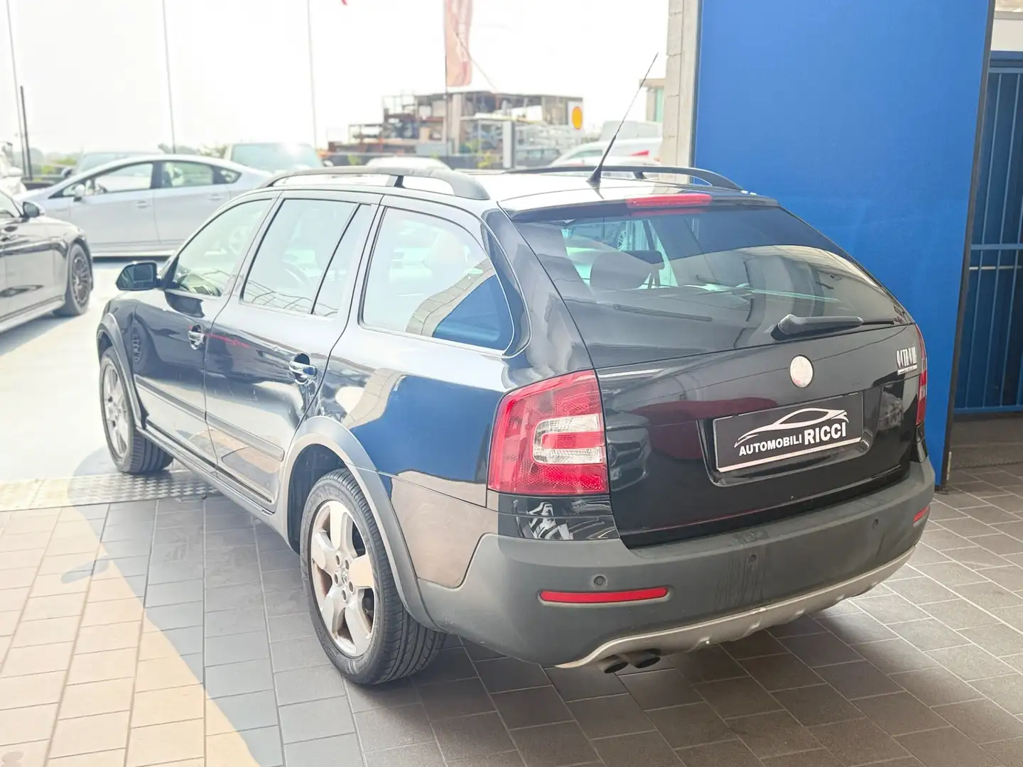 Skoda Octavia 2.0 TDI F.AP. 4x4 Wagon Scout 140CV Nero - 2