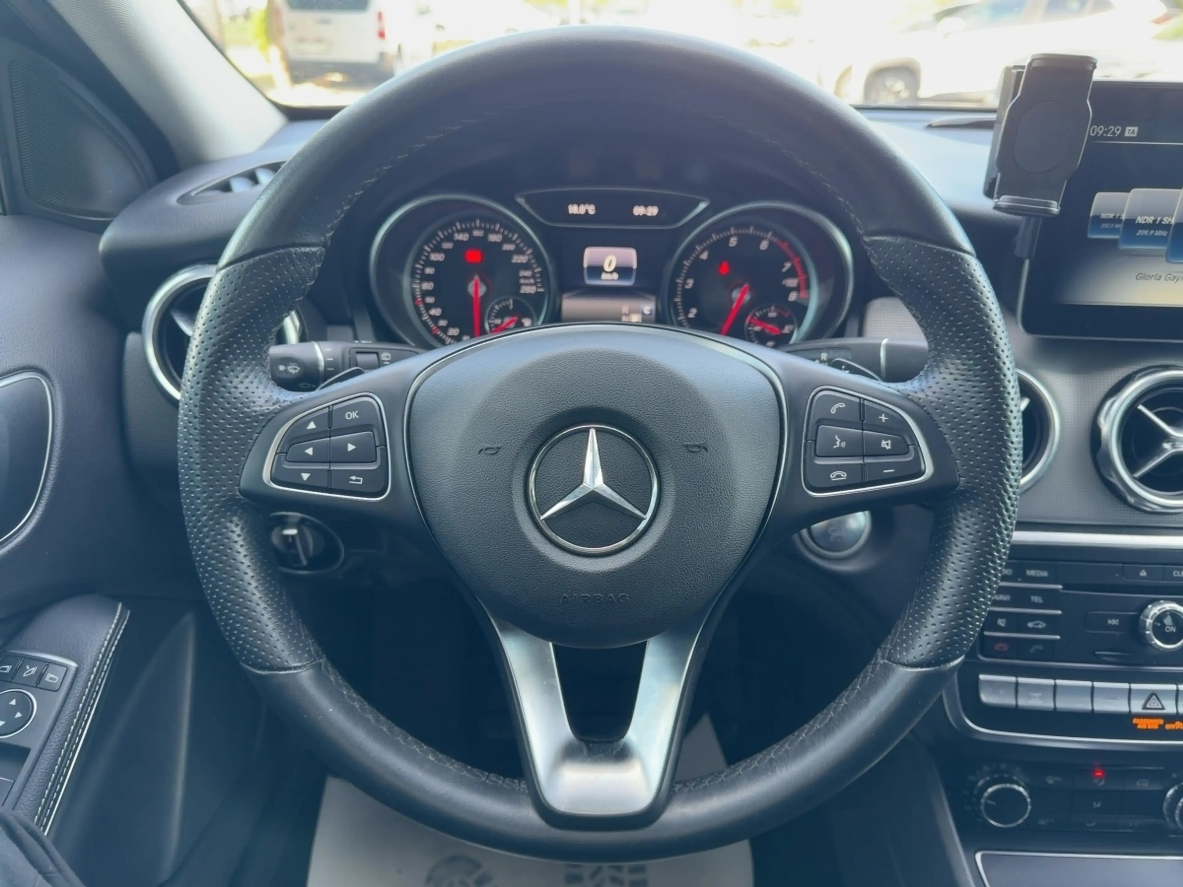 Mercedes-Benz GLA 220 4Matic *Navi*PDC Hinten*Klima*** ABS ESP SERVO — photo 10