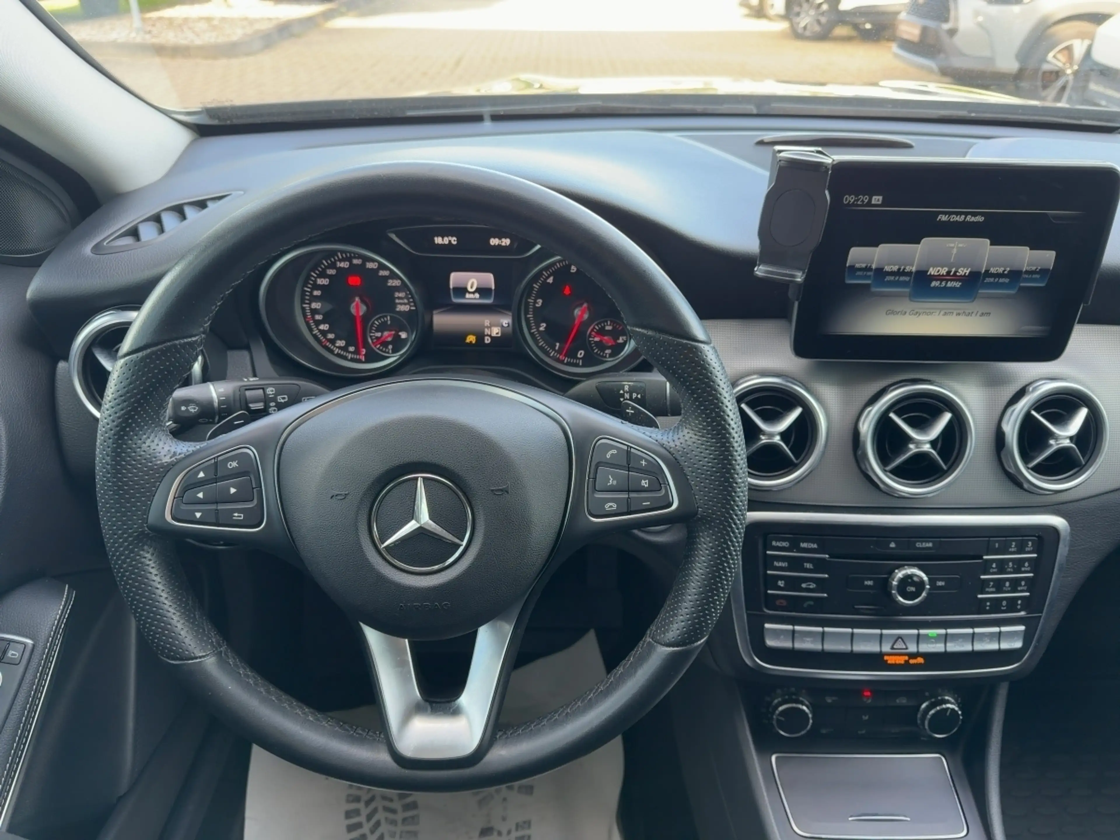 Mercedes-Benz GLA 220 4Matic *Navi*PDC Hinten*Klima*** ABS ESP SERVO — photo 9