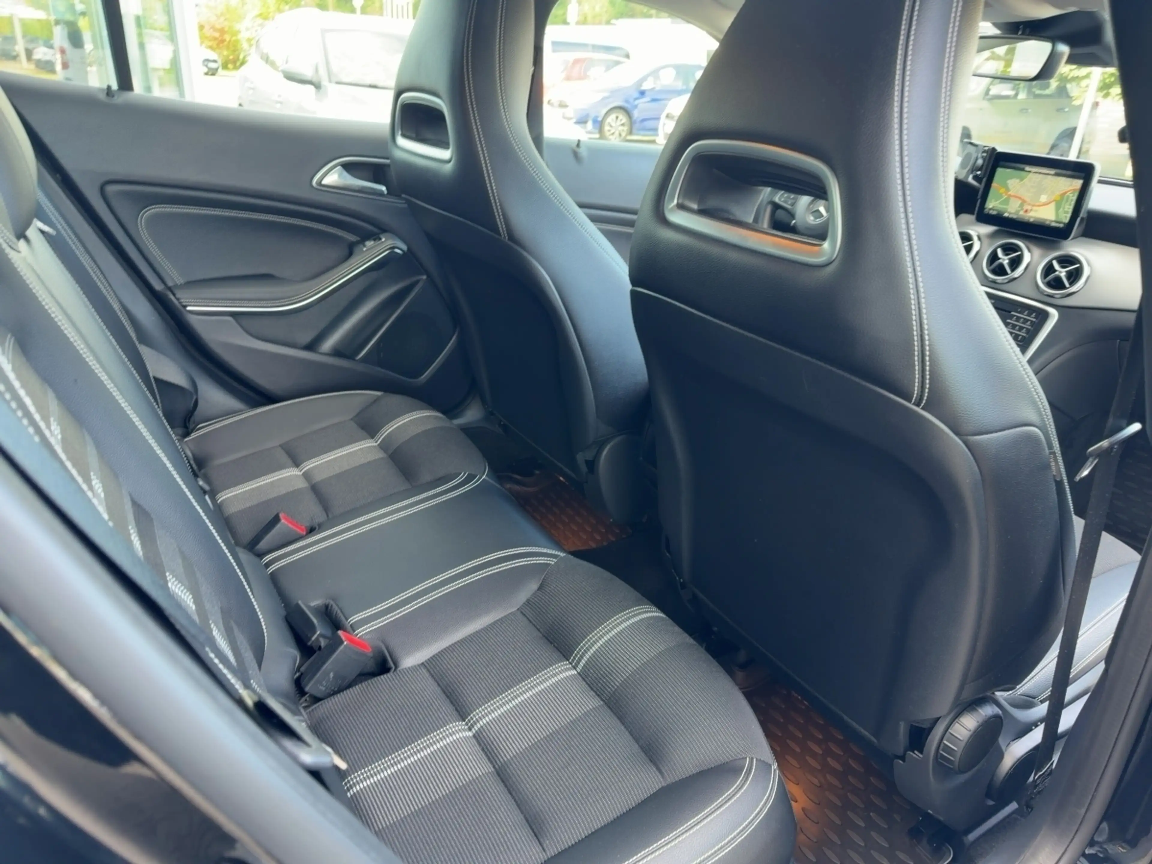 Mercedes-Benz GLA 220 4Matic *Navi*PDC Hinten*Klima*** ABS ESP SERVO — photo 13