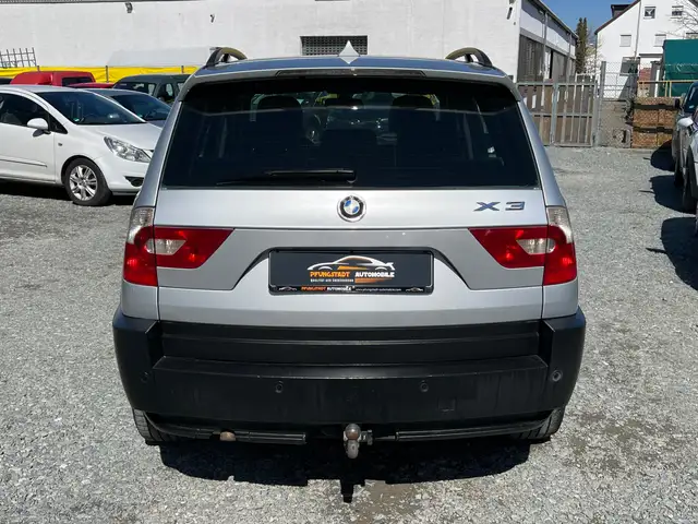 BMW X3 view 5