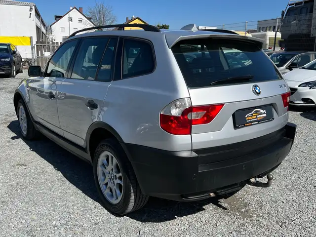 BMW X3 view 3