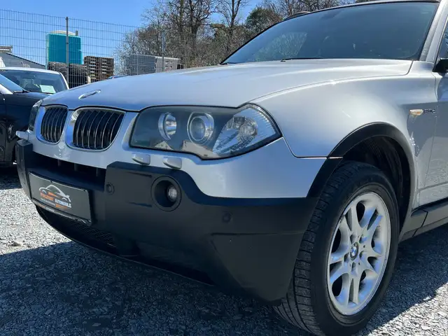 BMW X3 view 11
