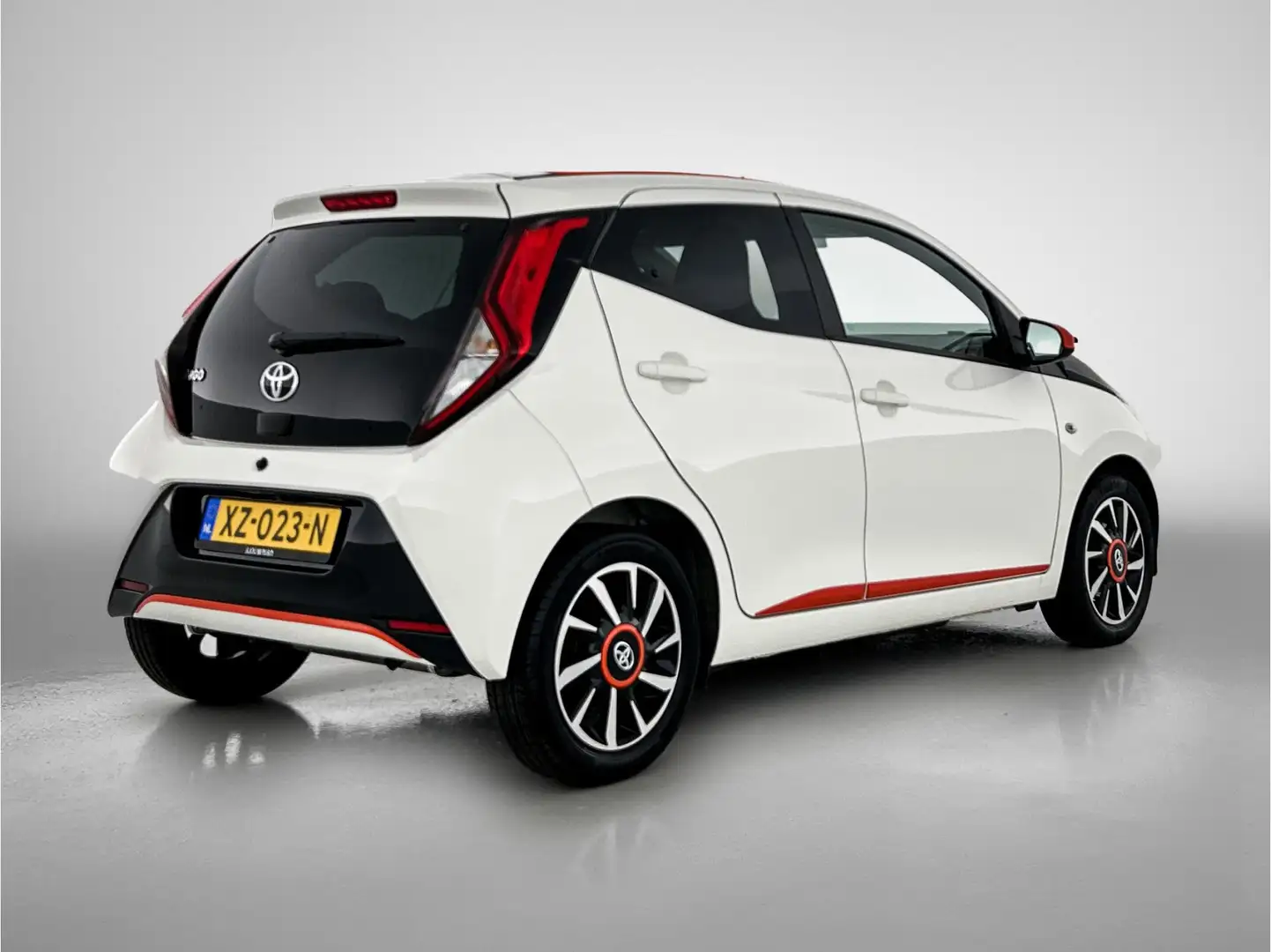 Toyota Aygo 1.0 VVT-i x-otic Cabrio | Carplay | LM velgen | El Bianco - 2