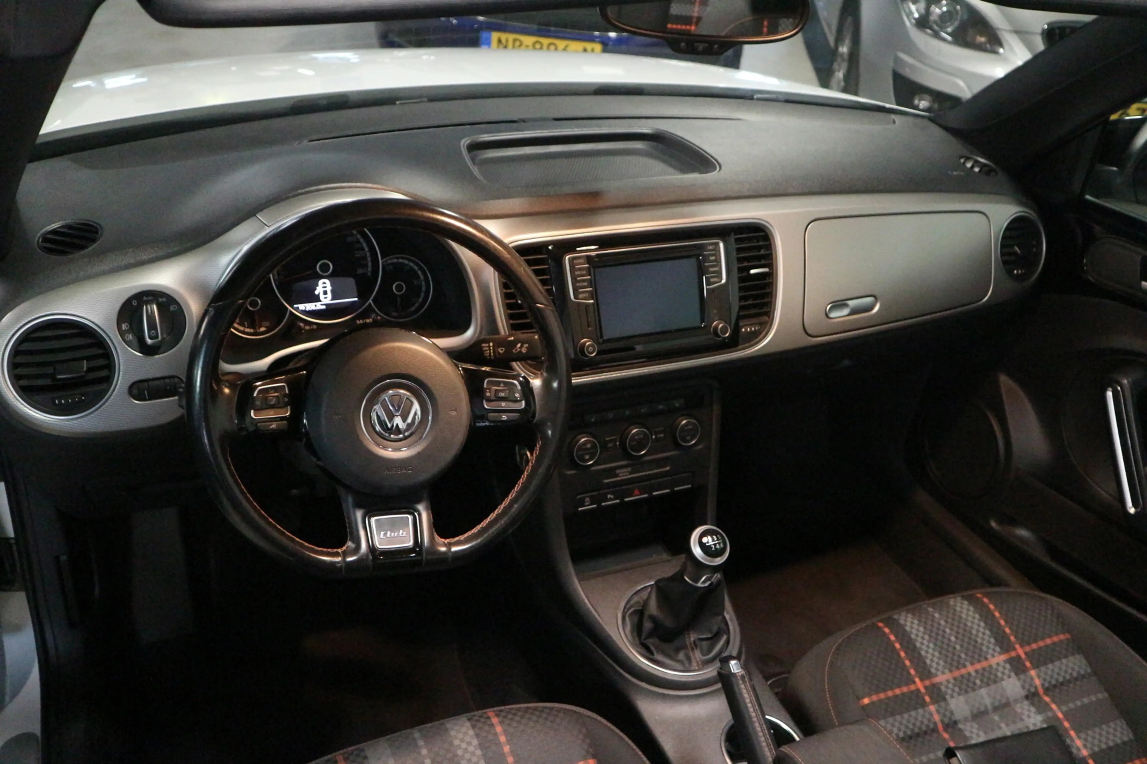 Volkswagen Beetle Cabriolet 1.2 TSI Exclusive Series CLUB EDITIE/ ST — photo 6