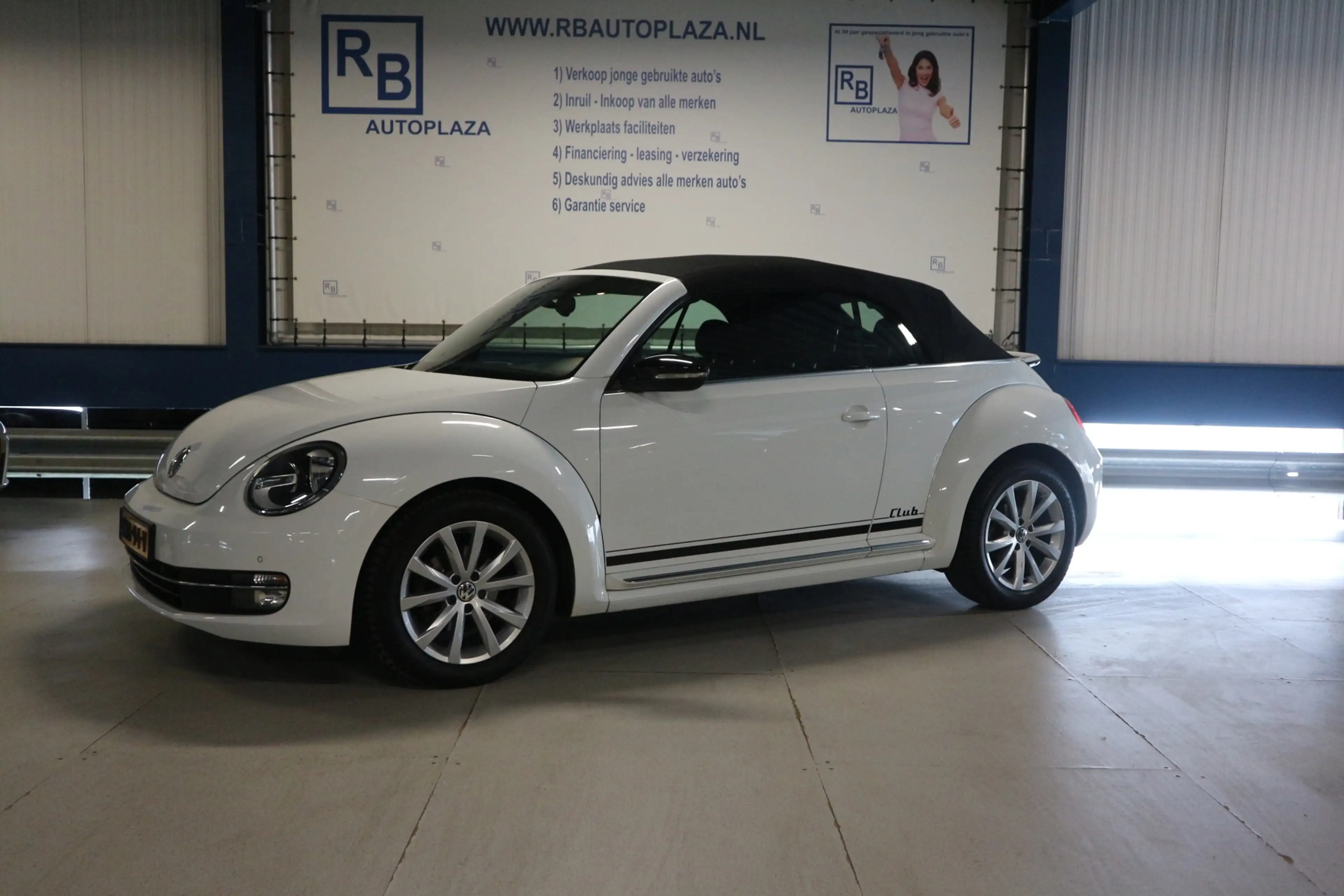 Volkswagen Beetle Cabriolet 1.2 TSI Exclusive Series CLUB EDITIE/ ST — photo 3