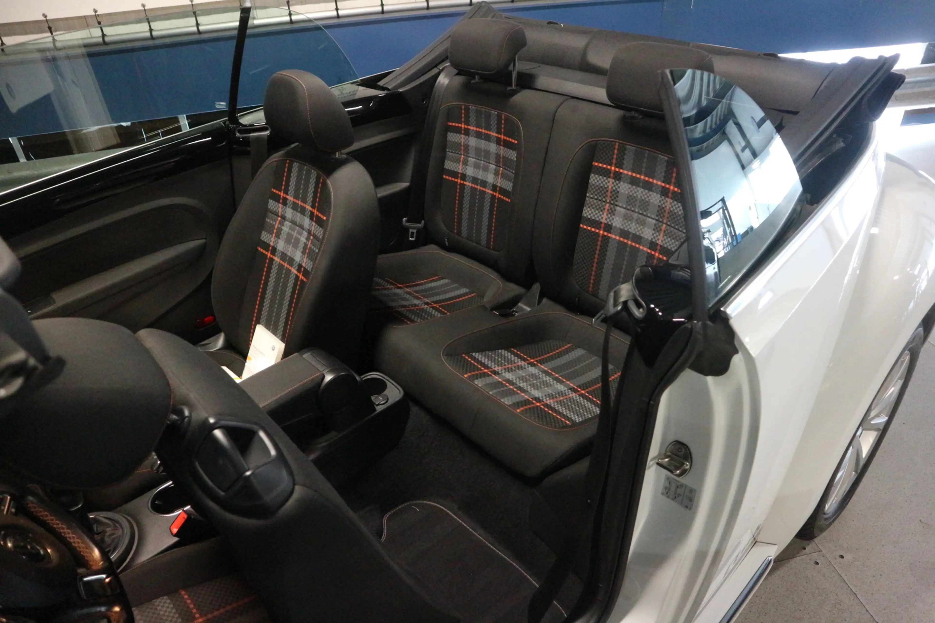Volkswagen Beetle Cabriolet 1.2 TSI Exclusive Series CLUB EDITIE/ ST — photo 8