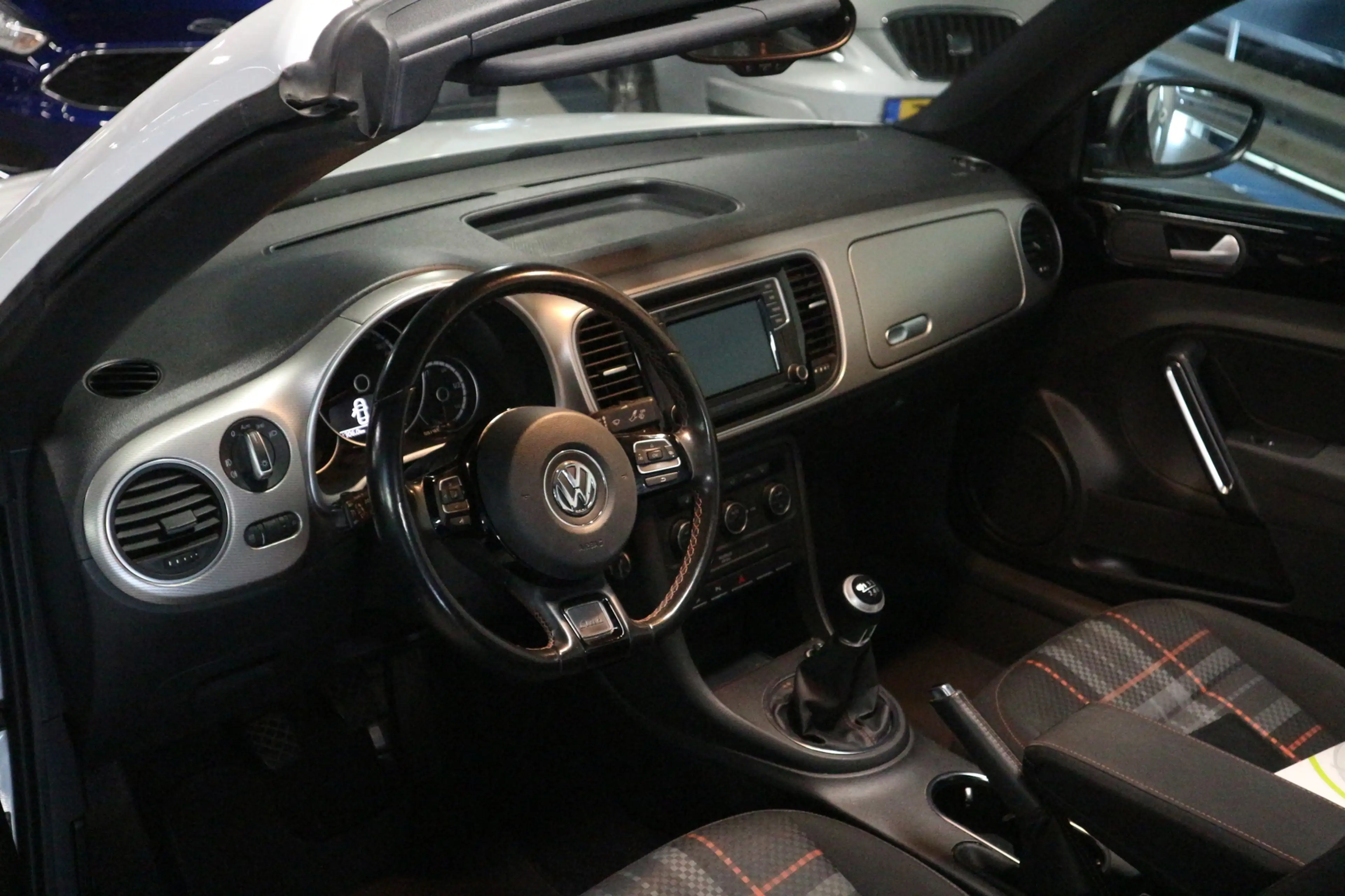 Volkswagen Beetle Cabriolet 1.2 TSI Exclusive Series CLUB EDITIE/ ST — photo 2