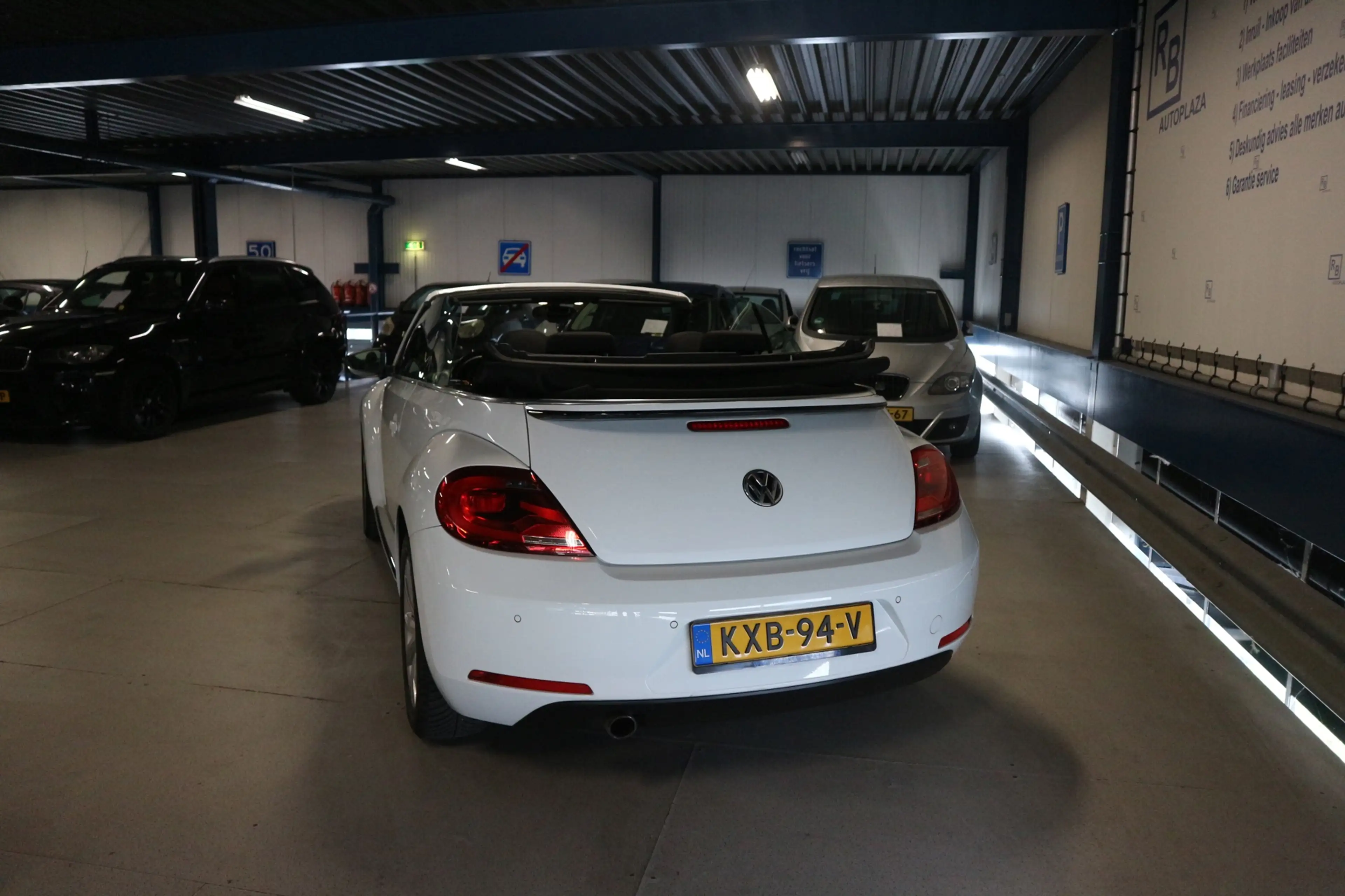 Volkswagen Beetle Cabriolet 1.2 TSI Exclusive Series CLUB EDITIE/ ST — photo 11