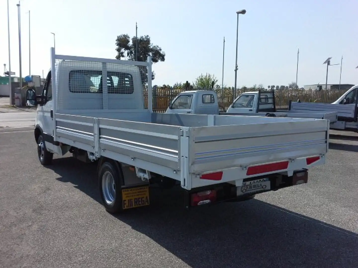 Iveco Daily 35C12 2.3 HPI 3 POSTI CASSONE FISSO 4,30 X 2,10 Bianco - 2