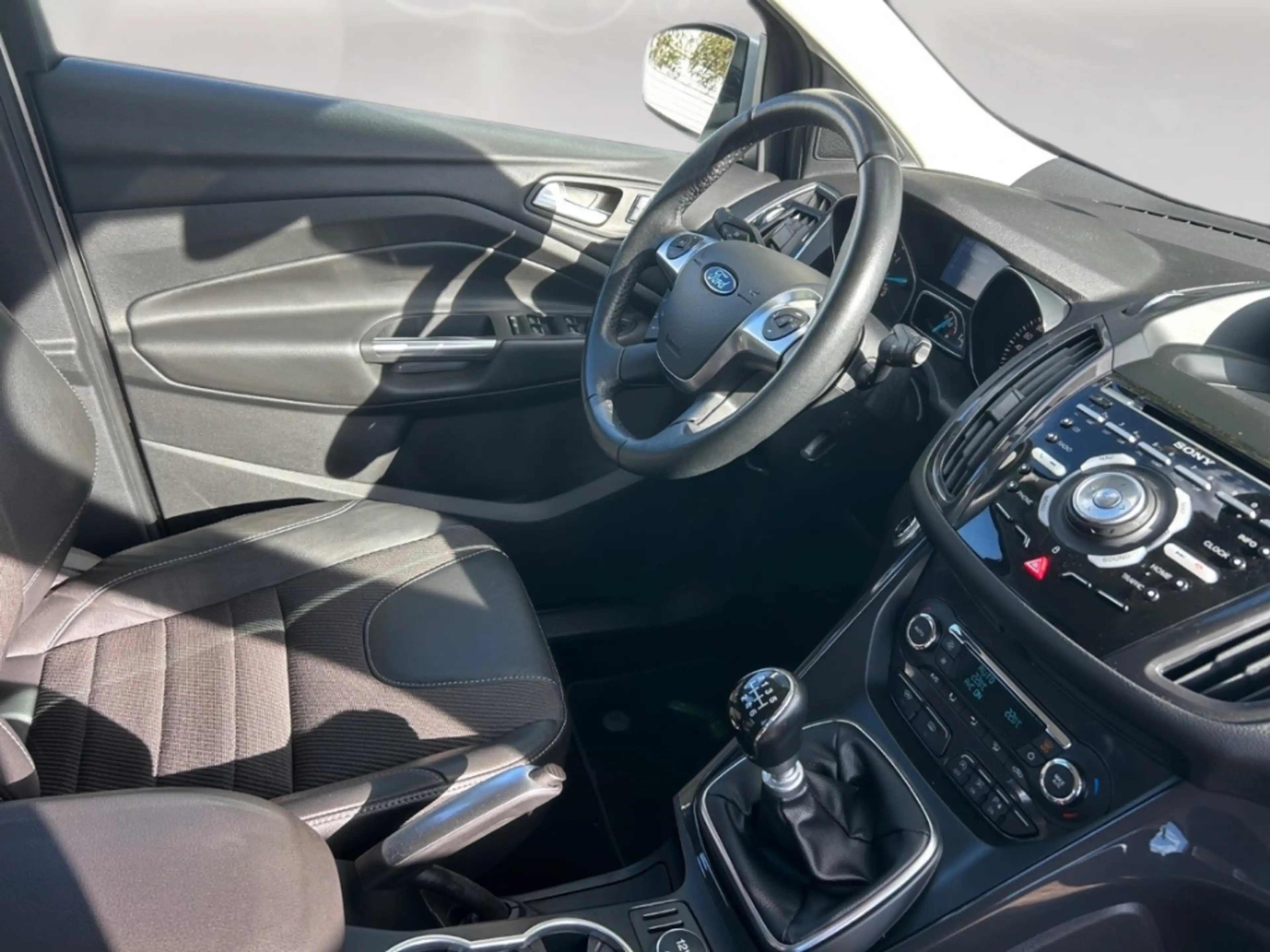 Ford Kuga Titanium+AHK+Kamera+BLIS+Navi+Klima+CD — photo 23