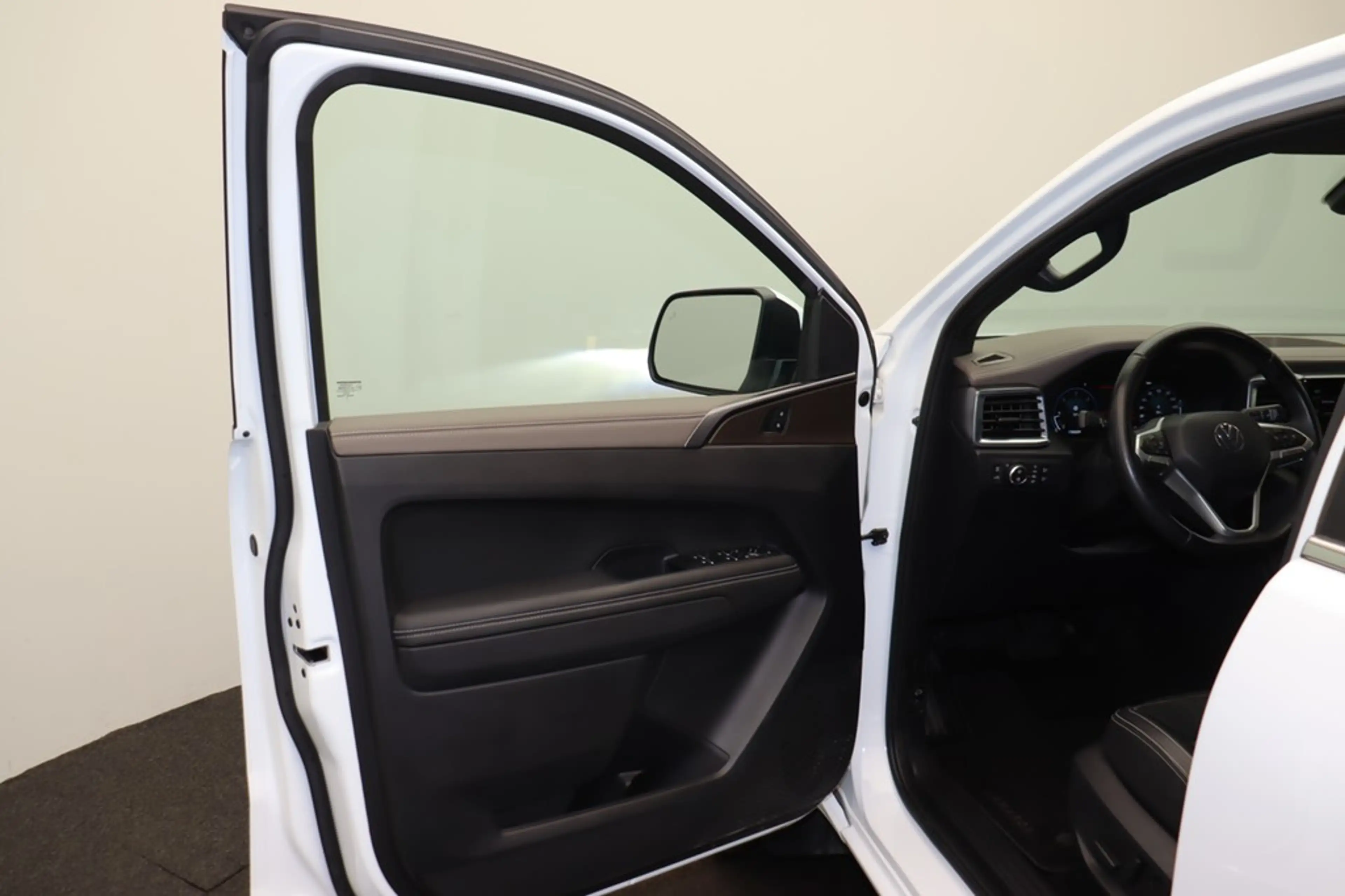 Volkswagen Amarok 2.0 TDI 4Motion Style Matrix Navi ACC — photo 7