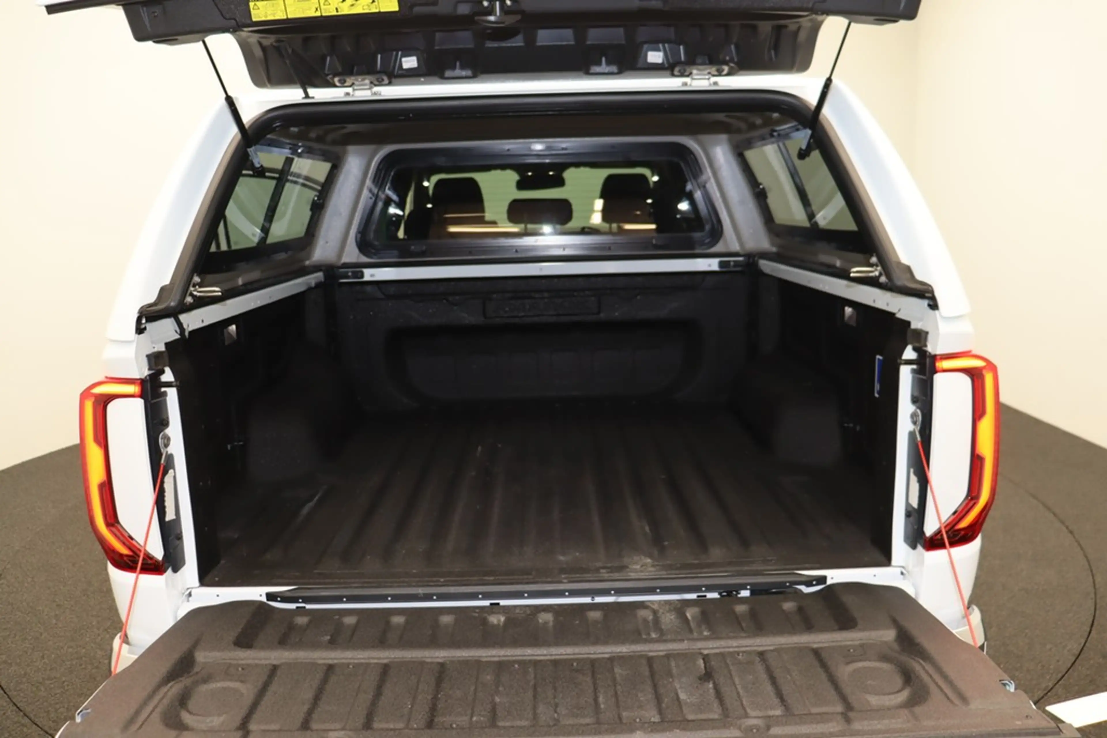Volkswagen Amarok 2.0 TDI 4Motion Style Matrix Navi ACC — photo 12