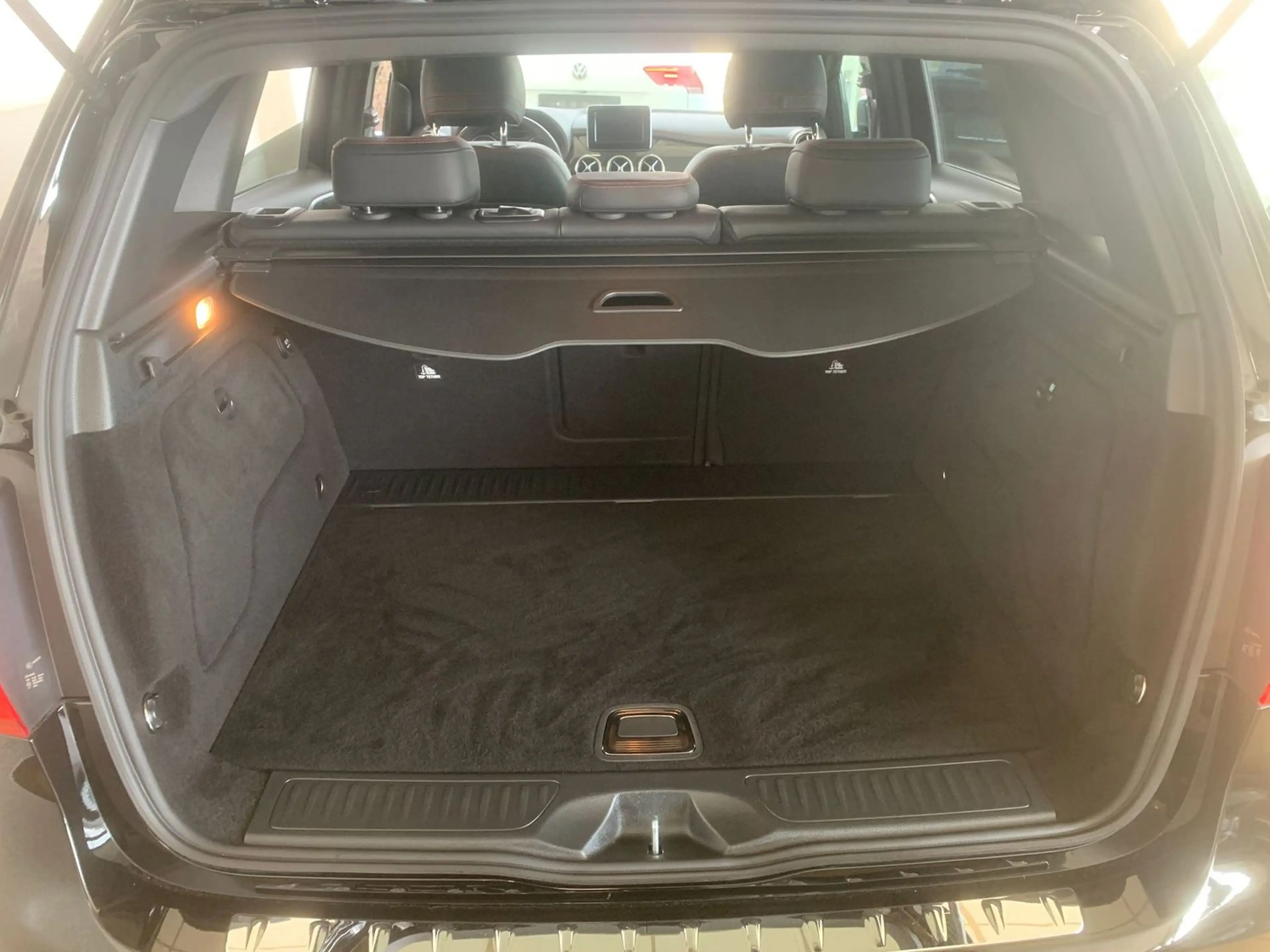 Mercedes-Benz B 200 AMG Line Panorama Kamera Leder Navi Memory 8 Fach — photo 7