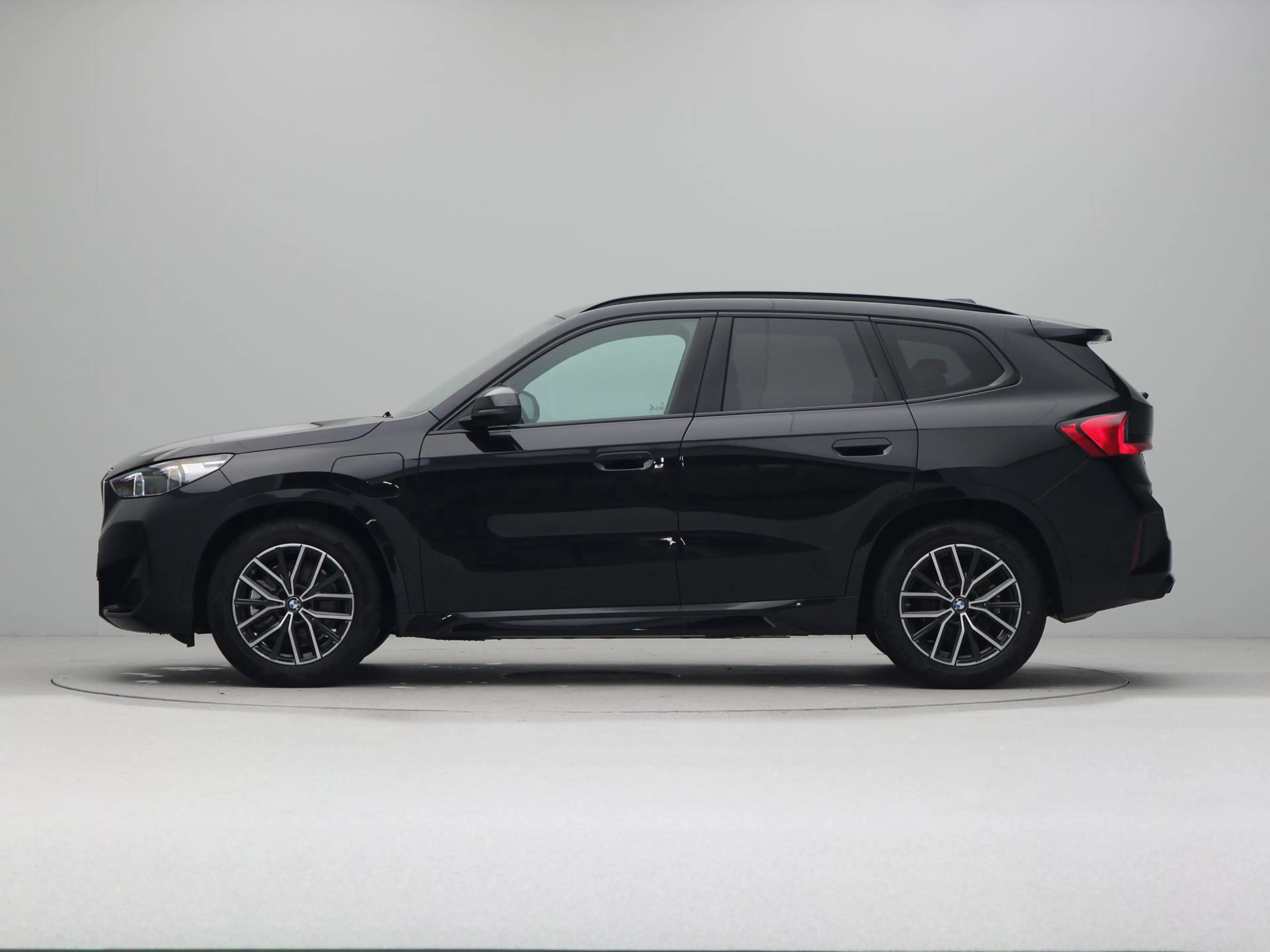 BMW X1 xDrive30e — photo 12