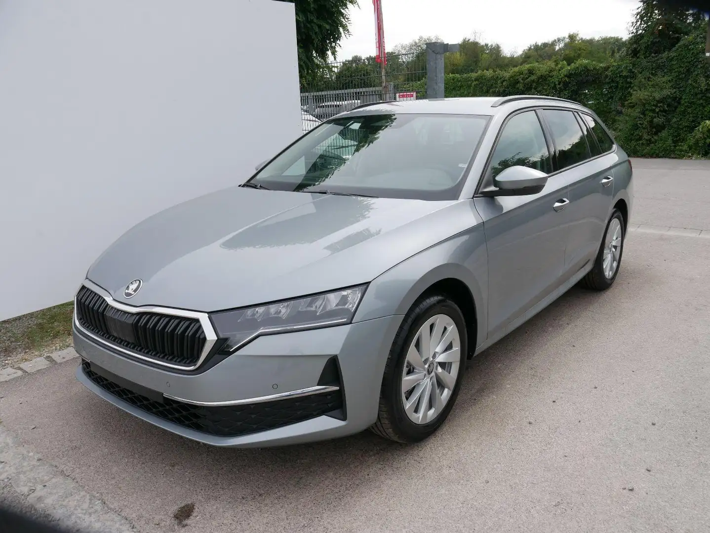 Skoda Octavia Combi Selection 1.5 TSI Selection*ACC*NAVI-ÜBER... Silber - 1