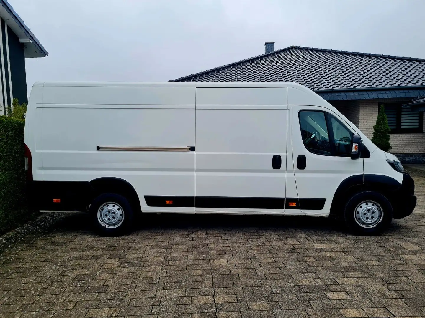 Peugeot Boxer Kasten Hochraum 435 L4H2 Premium BlueHDi Weiß - 2