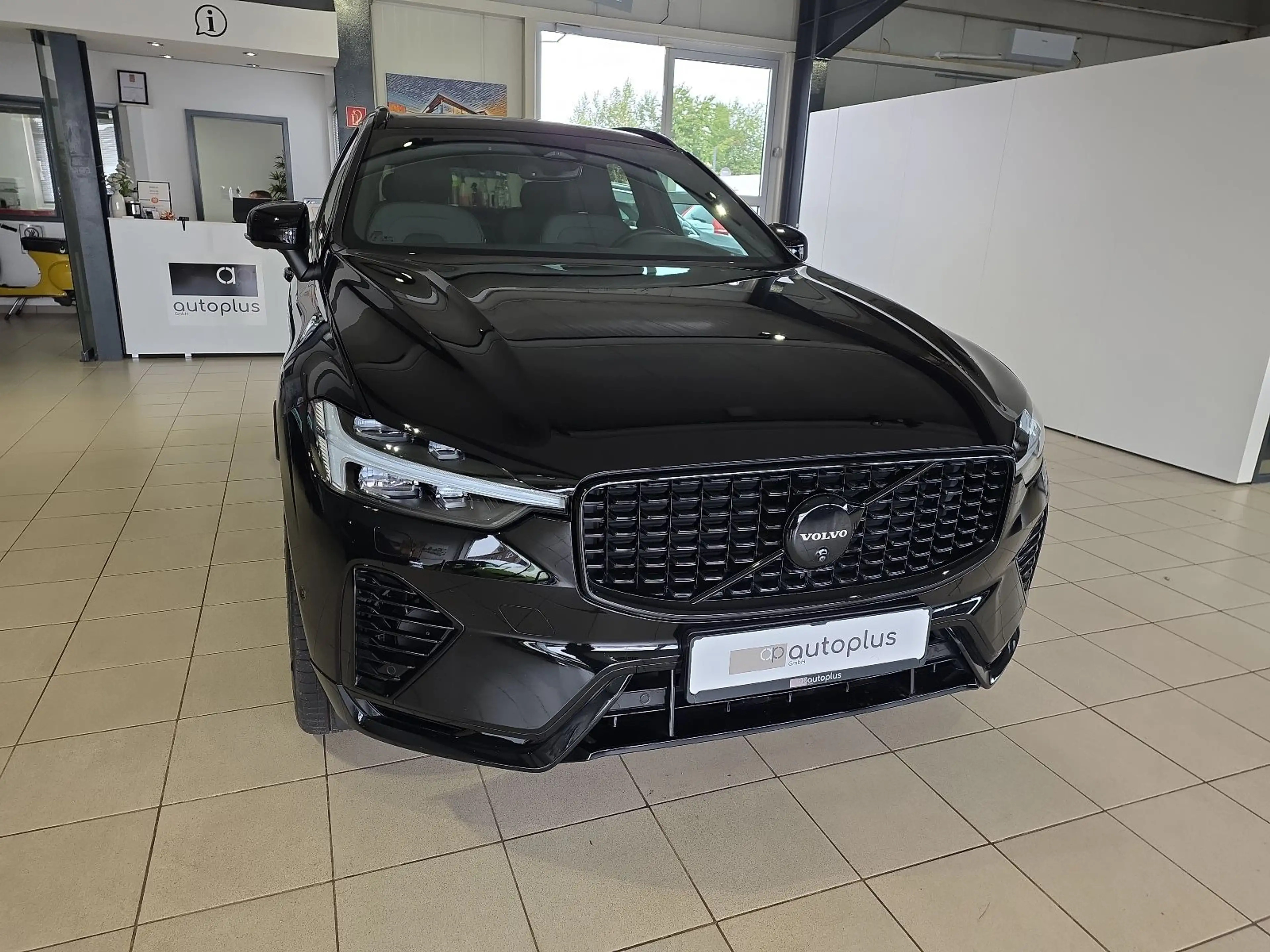 Volvo XC60 T8 Plus Black Edition Recharge AWD 360° H/K — photo 4