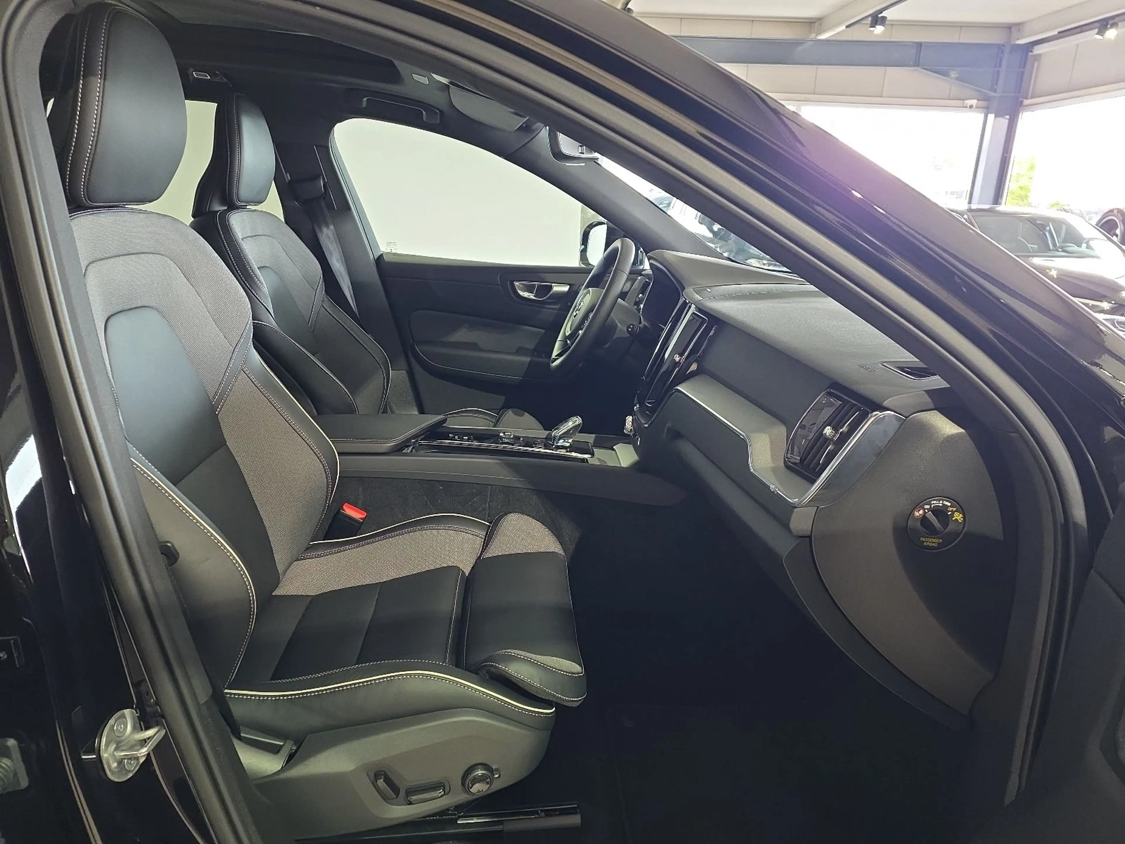 Volvo XC60 T8 Plus Black Edition Recharge AWD 360° H/K — photo 11