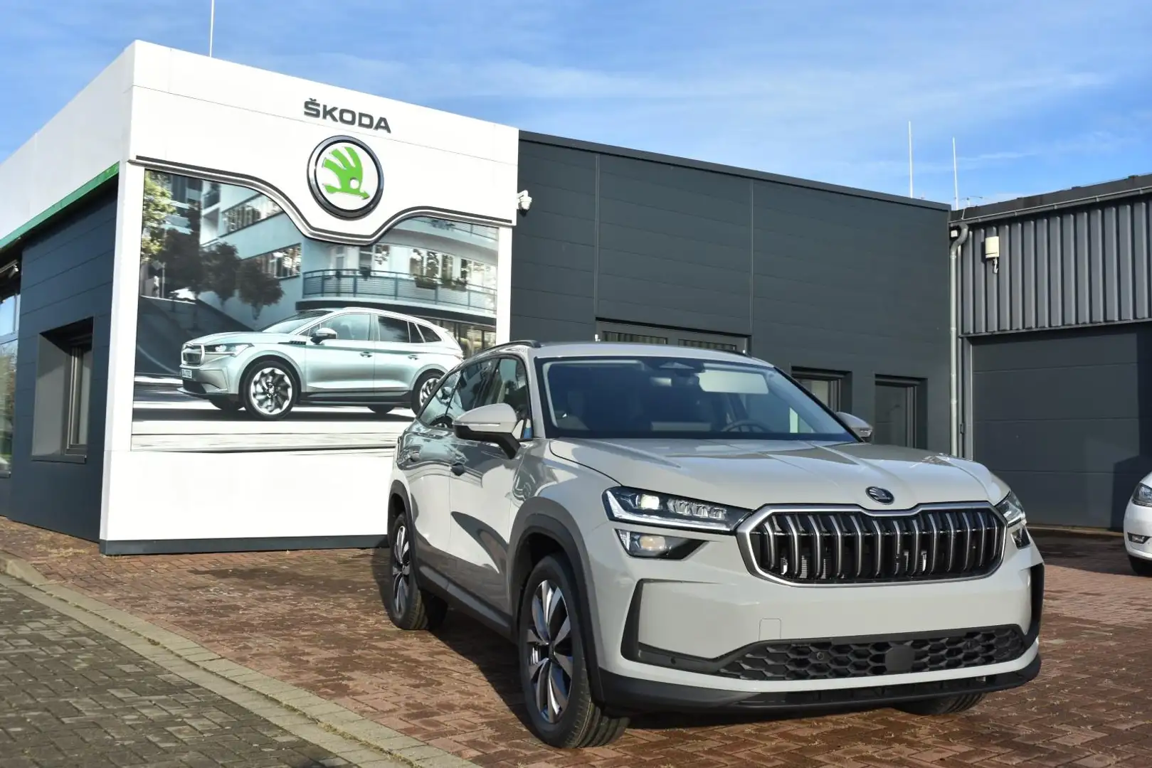 Skoda Kodiaq 1.5 TSI DSG*Navi*AHK*Matrix*ACC*Rückcam.* Grau - 2