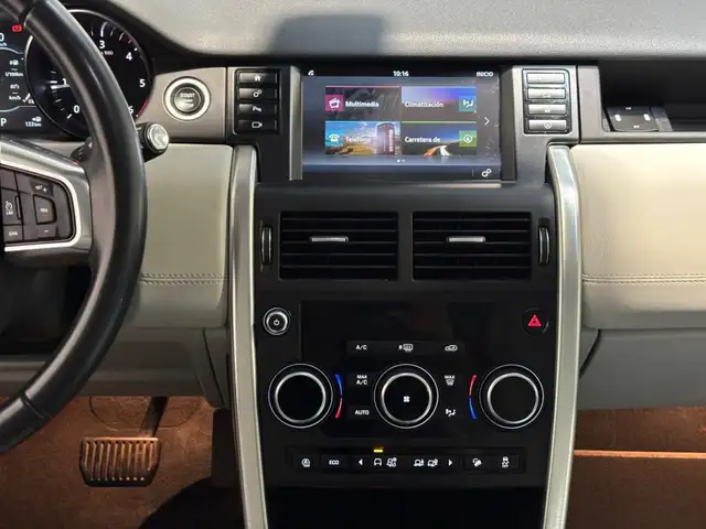 Land Rover Discovery Sport view 13