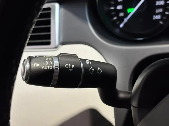 Land Rover Discovery Sport view 11