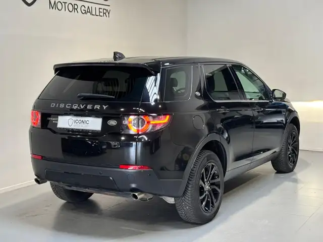 Land Rover Discovery Sport view 4