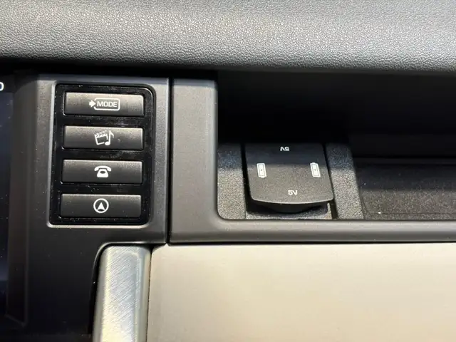 Land Rover Discovery Sport view 15