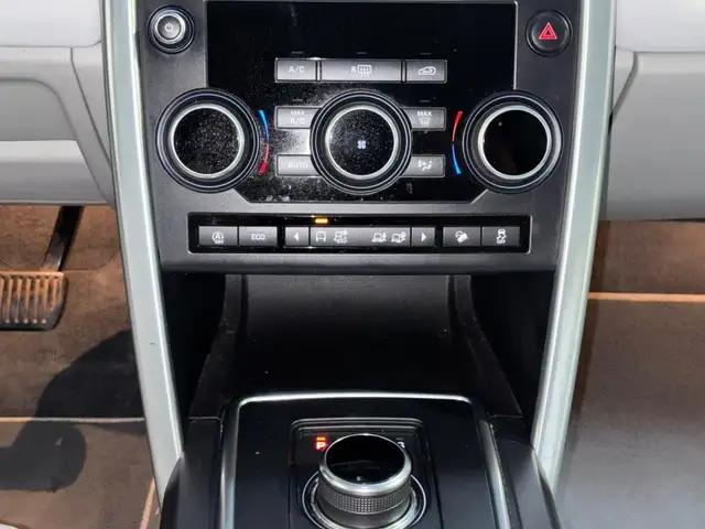Land Rover Discovery Sport view 14