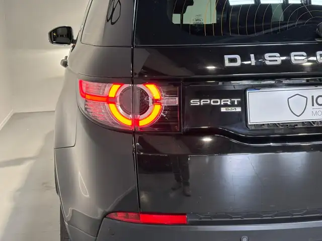 Land Rover Discovery Sport view 6