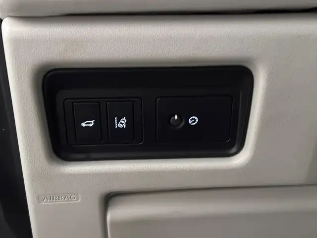 Land Rover Discovery Sport view 12