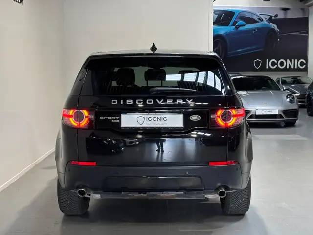 Land Rover Discovery Sport view 5