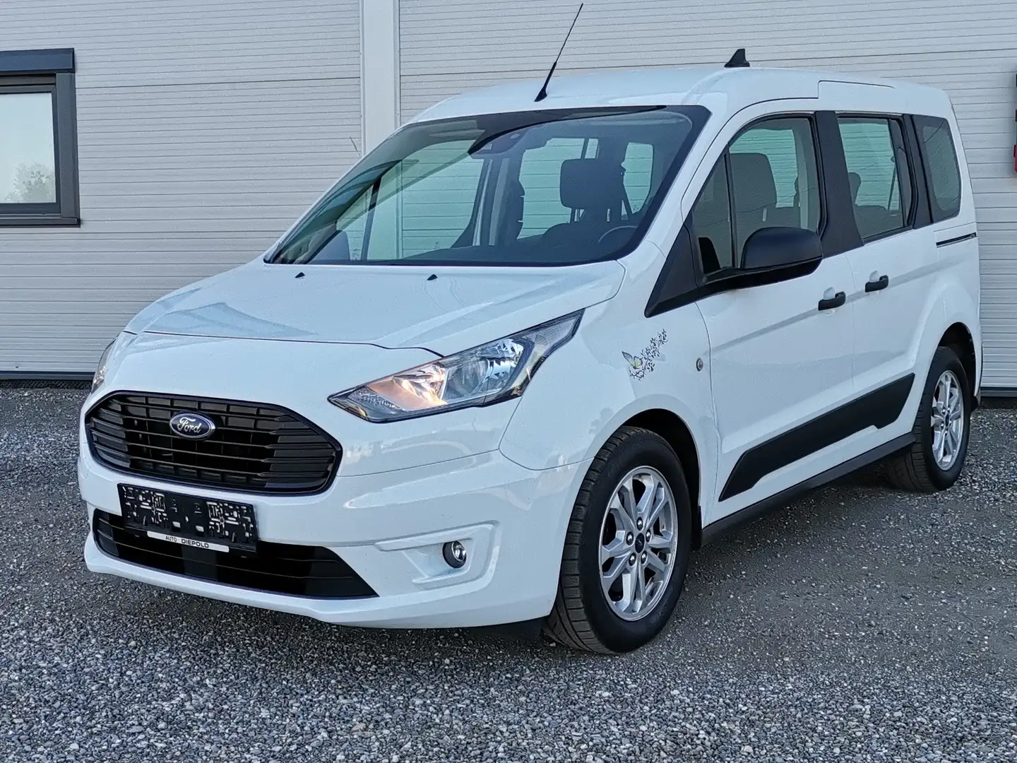 Ford Tourneo Connect Grand Active 1,5 EcoBlue L2 Weiß - 2