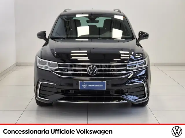 Volkswagen Tiguan view 3