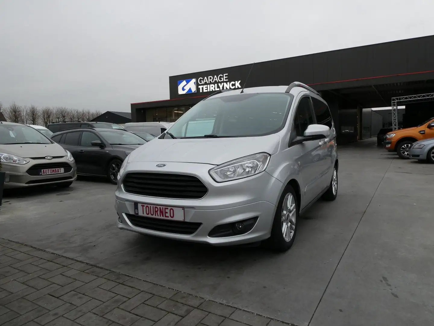 Ford Tourneo Courier 1.5 TDCi 75pk 5pl Limited 05/2018 47000km (06746) Zilver - 1