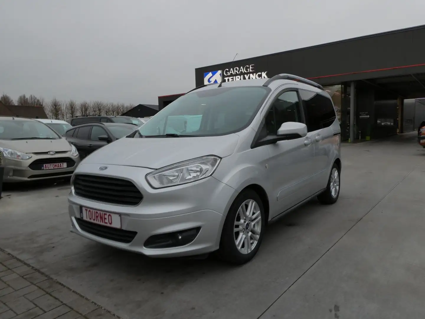 Ford Tourneo Courier 1.5 TDCi 75pk 5pl Limited 05/2018 47000km (06746) Zilver - 2