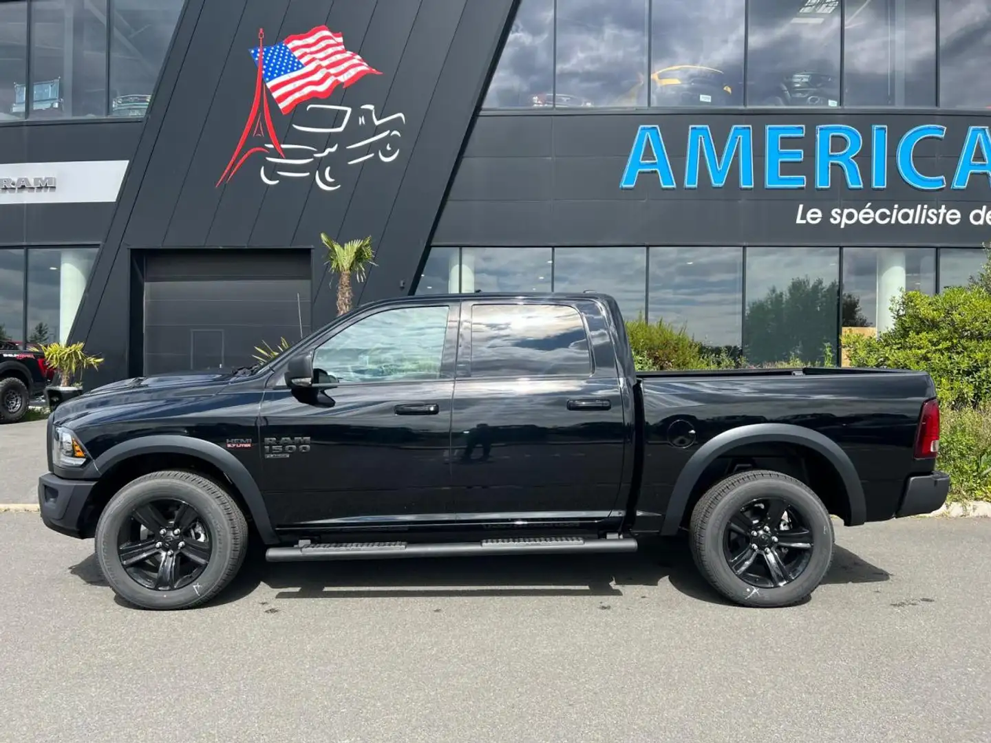Dodge RAM 1500 Crew Cab SLT WARLOCK Noir - 2
