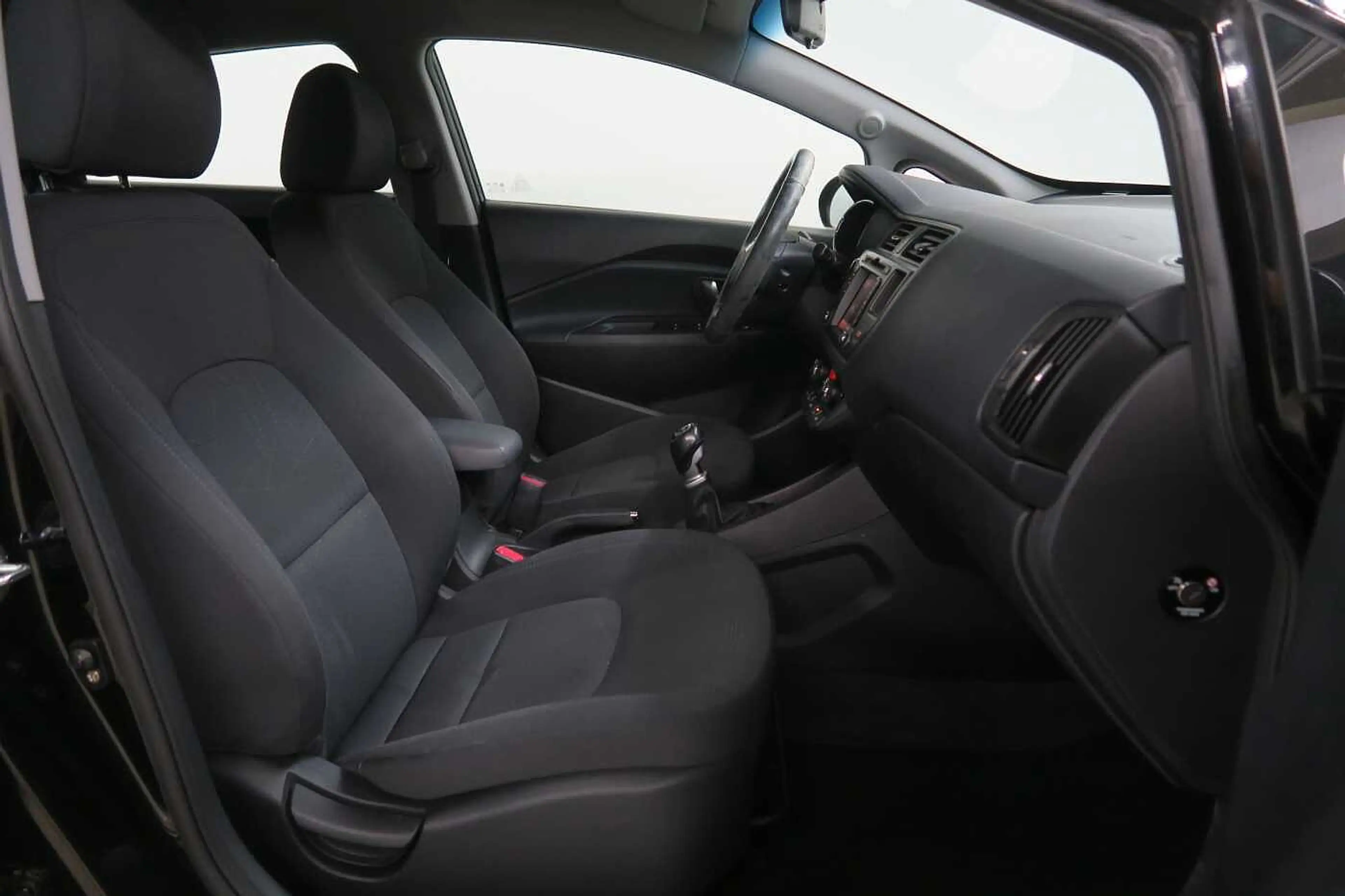 Kia Rio 1.4 CRDI Spirit! NAVI-TEMPOMAT-SITZHEIZUNG — photo 10