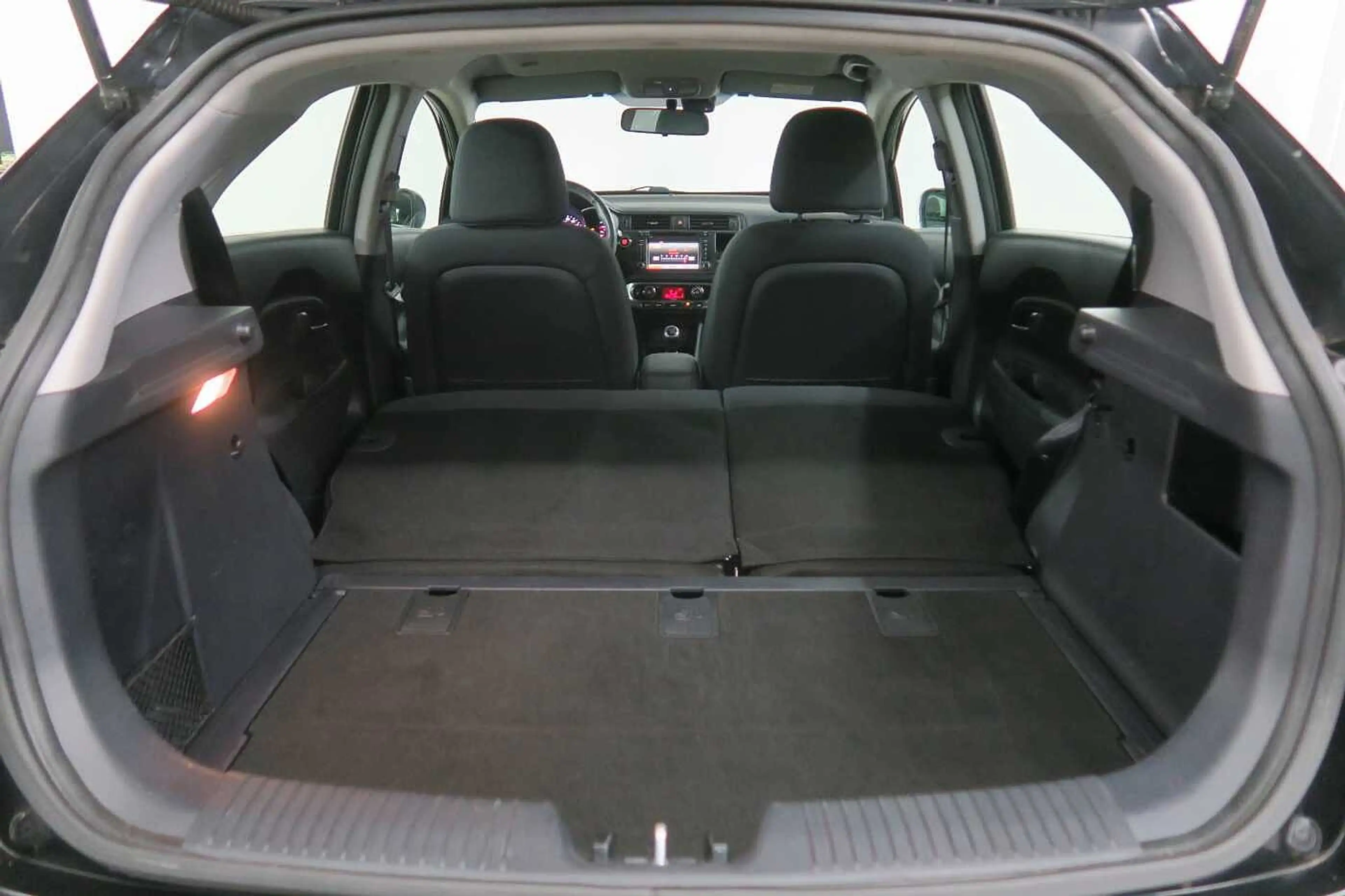Kia Rio 1.4 CRDI Spirit! NAVI-TEMPOMAT-SITZHEIZUNG — photo 8