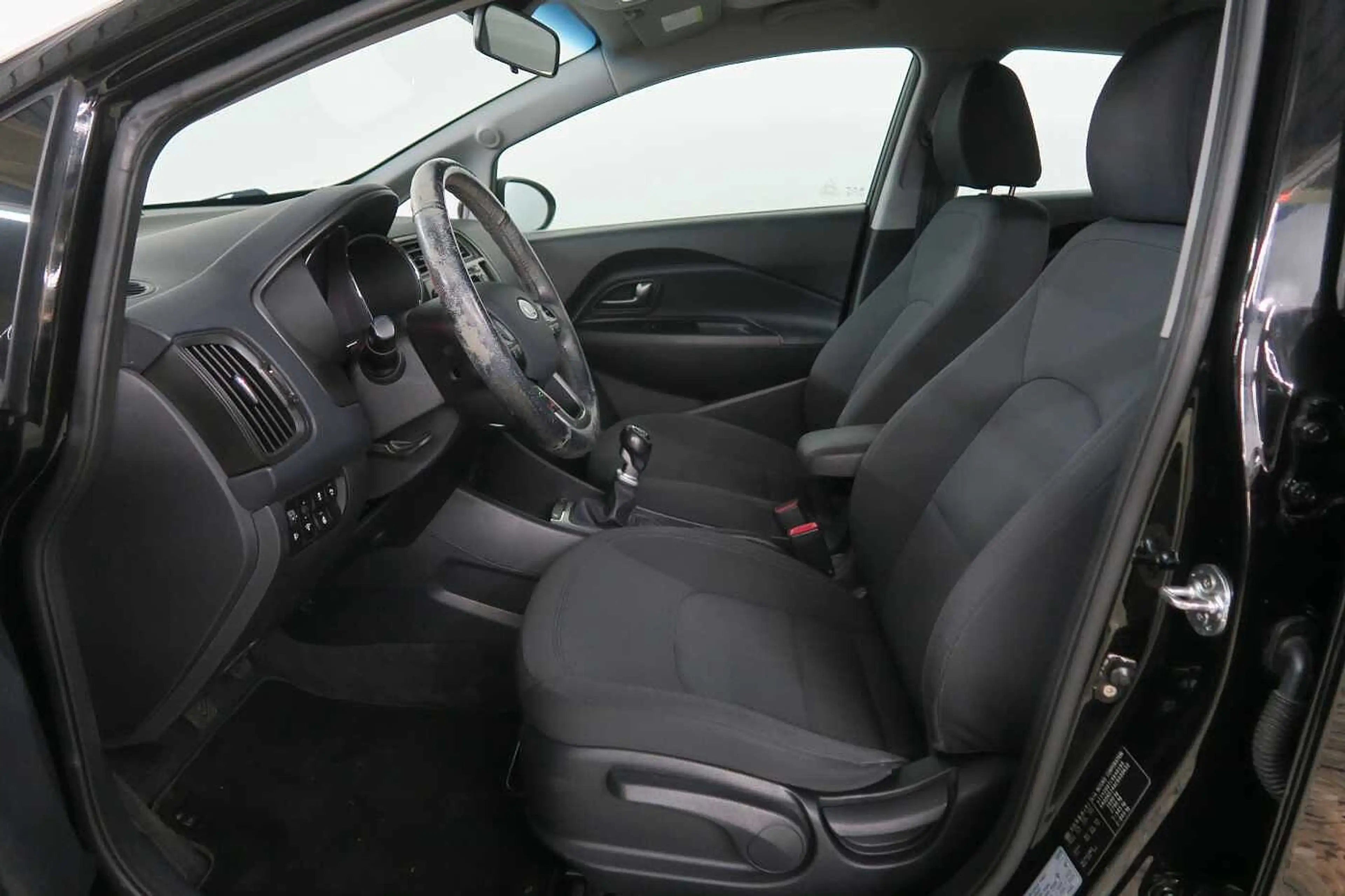 Kia Rio 1.4 CRDI Spirit! NAVI-TEMPOMAT-SITZHEIZUNG — photo 9