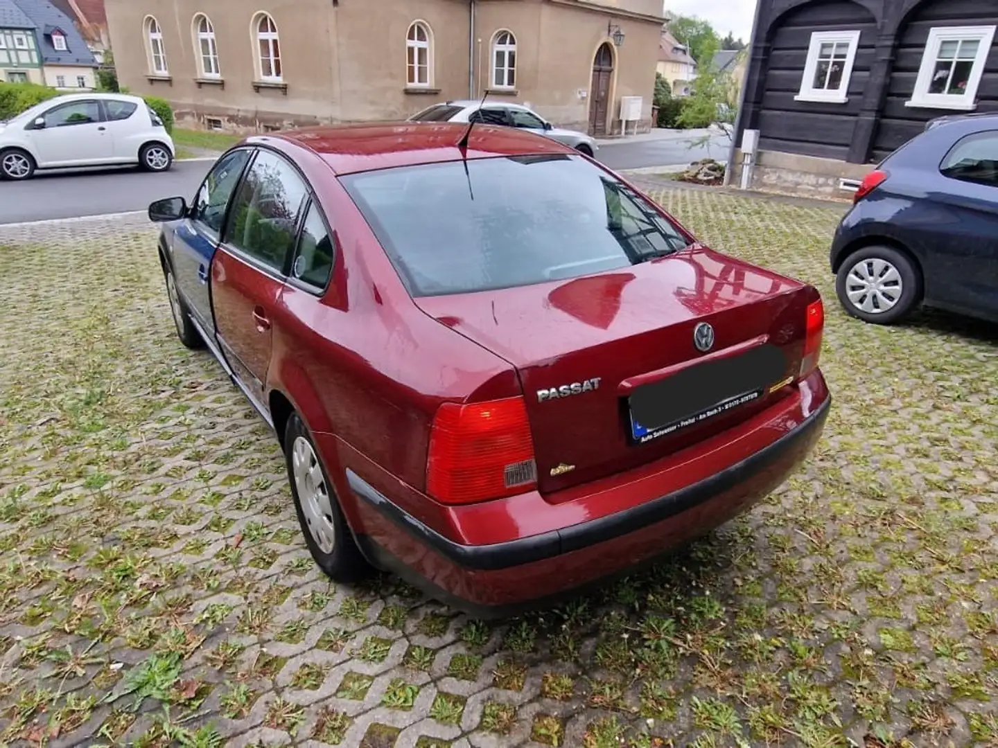 Volkswagen Passat 1.6 Червоний - 1