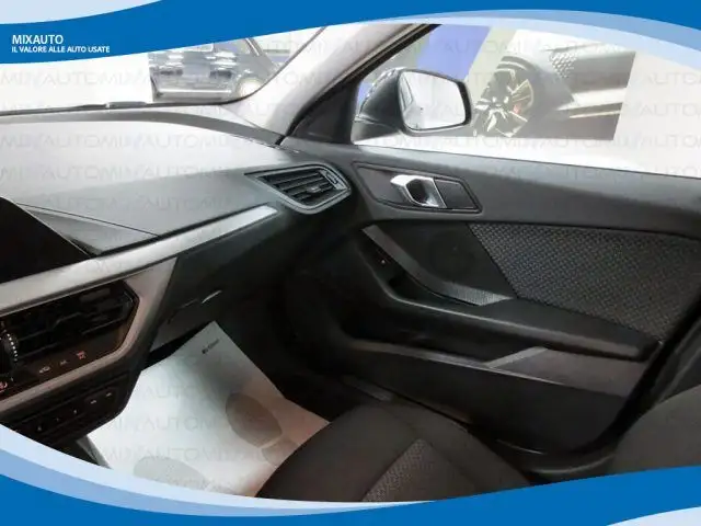 BMW 1 Series view 10