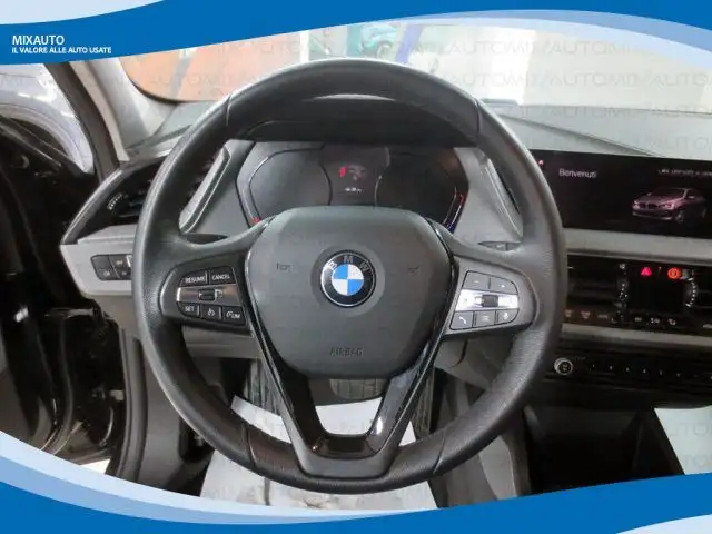 BMW 1 Series view 4