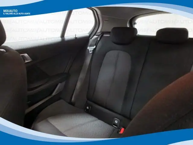 BMW 1 Series view 11