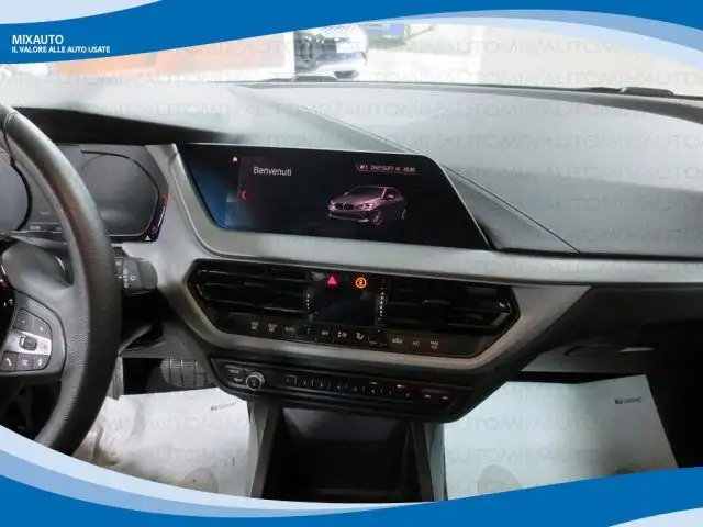 BMW 1 Series view 6