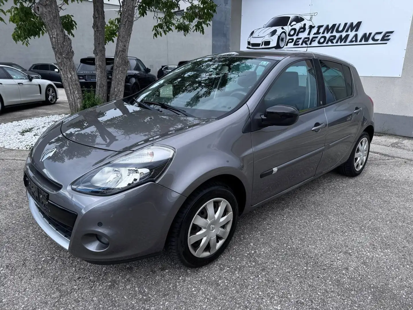 Renault Clio Authentique 1,6 Automatik 20Th Grau - 1