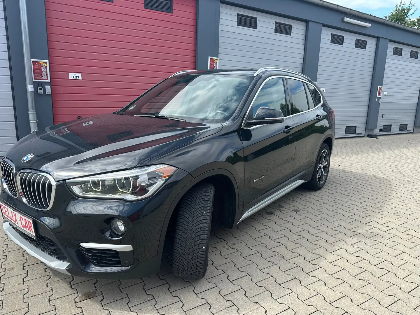 BMW X1 xDrive25i Aut. xLine/Head up/Harman Kardon Zwart - 2