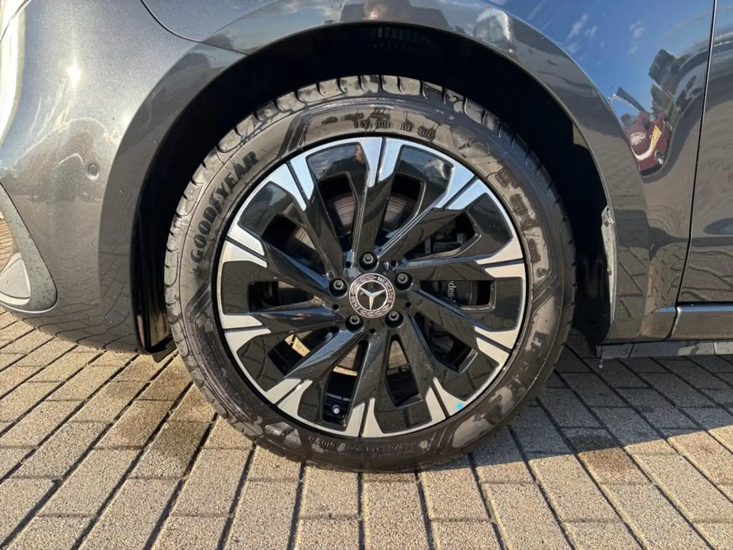 Mercedes-Benz V 220 d STYLE Kompakt 9GT+LED+DISTR+KAMERA+AHK Grau - 2