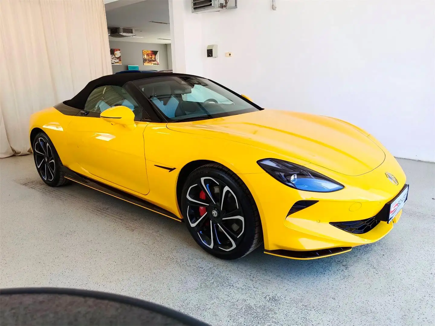 MG Cyberster GT schwarzes Dach Yellow - 1