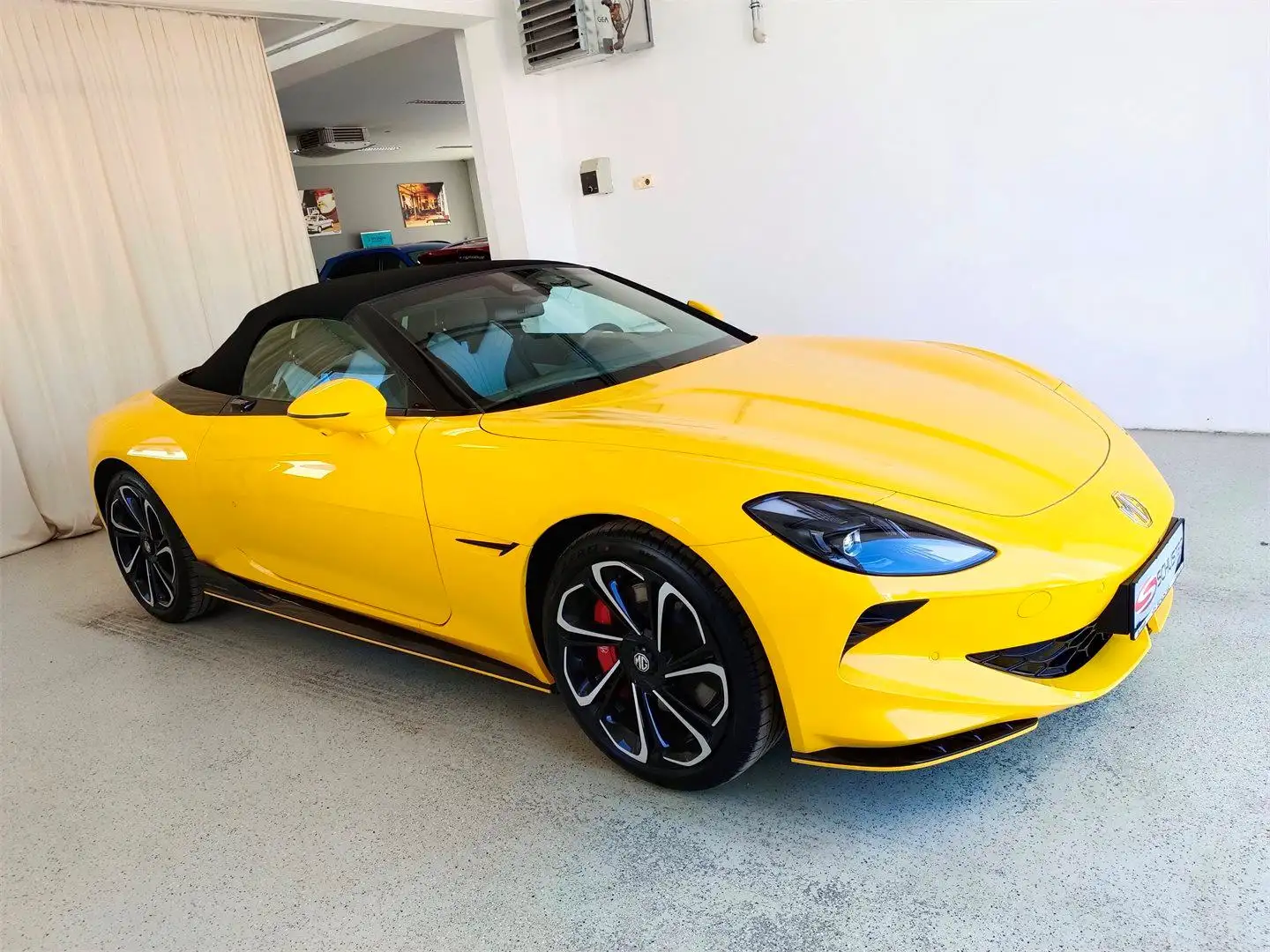 MG Cyberster GT schwarzes Dach Yellow - 2